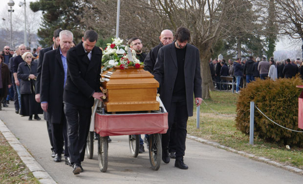 Милош сахранио оца: Миодраг Теодосић испраћен на вечни починак (ФОТО/ВИДЕО)